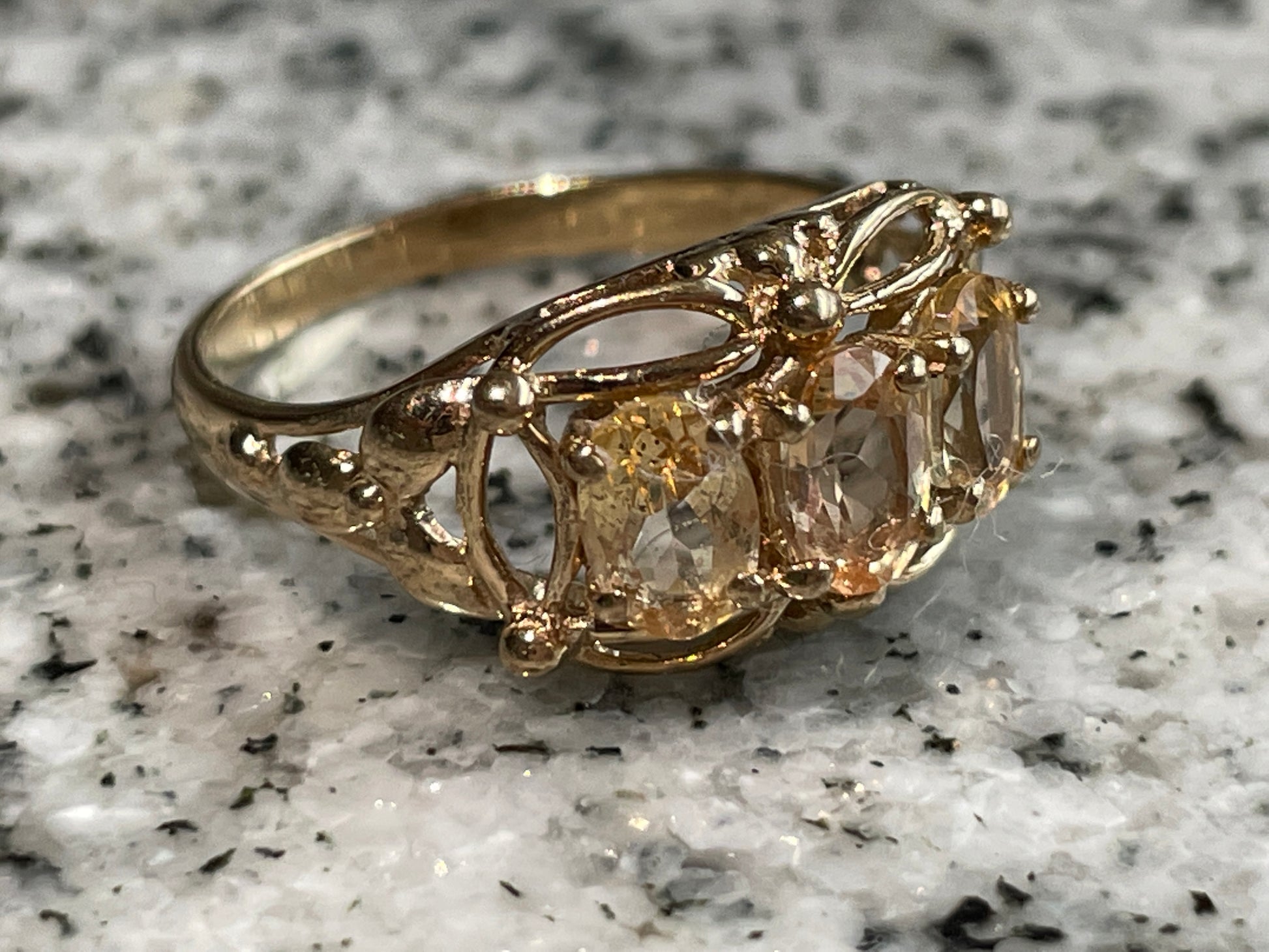 Citring Cocktail ring in 9ct yellow gold - The Goldfinch Collection