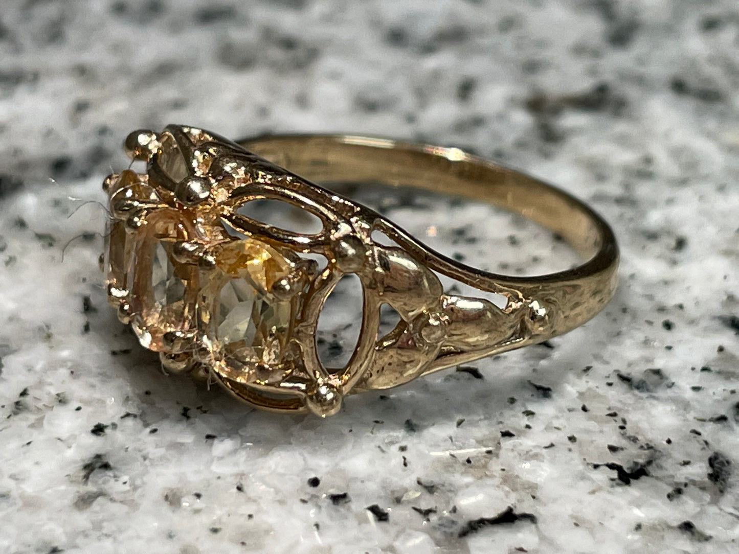 Citring Cocktail ring in 9ct yellow gold - The Goldfinch Collection