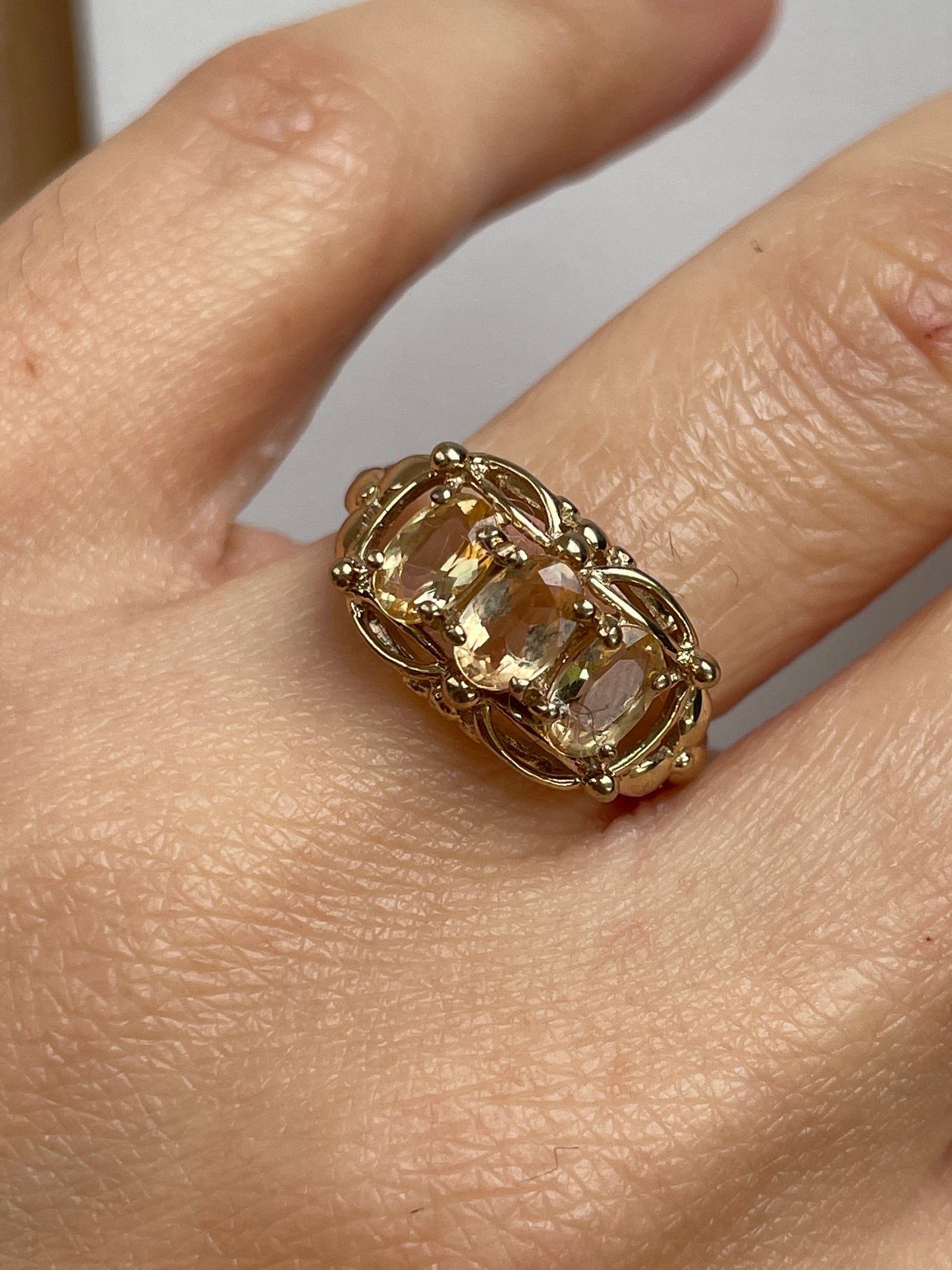 Citring Cocktail ring in 9ct yellow gold - The Goldfinch Collection