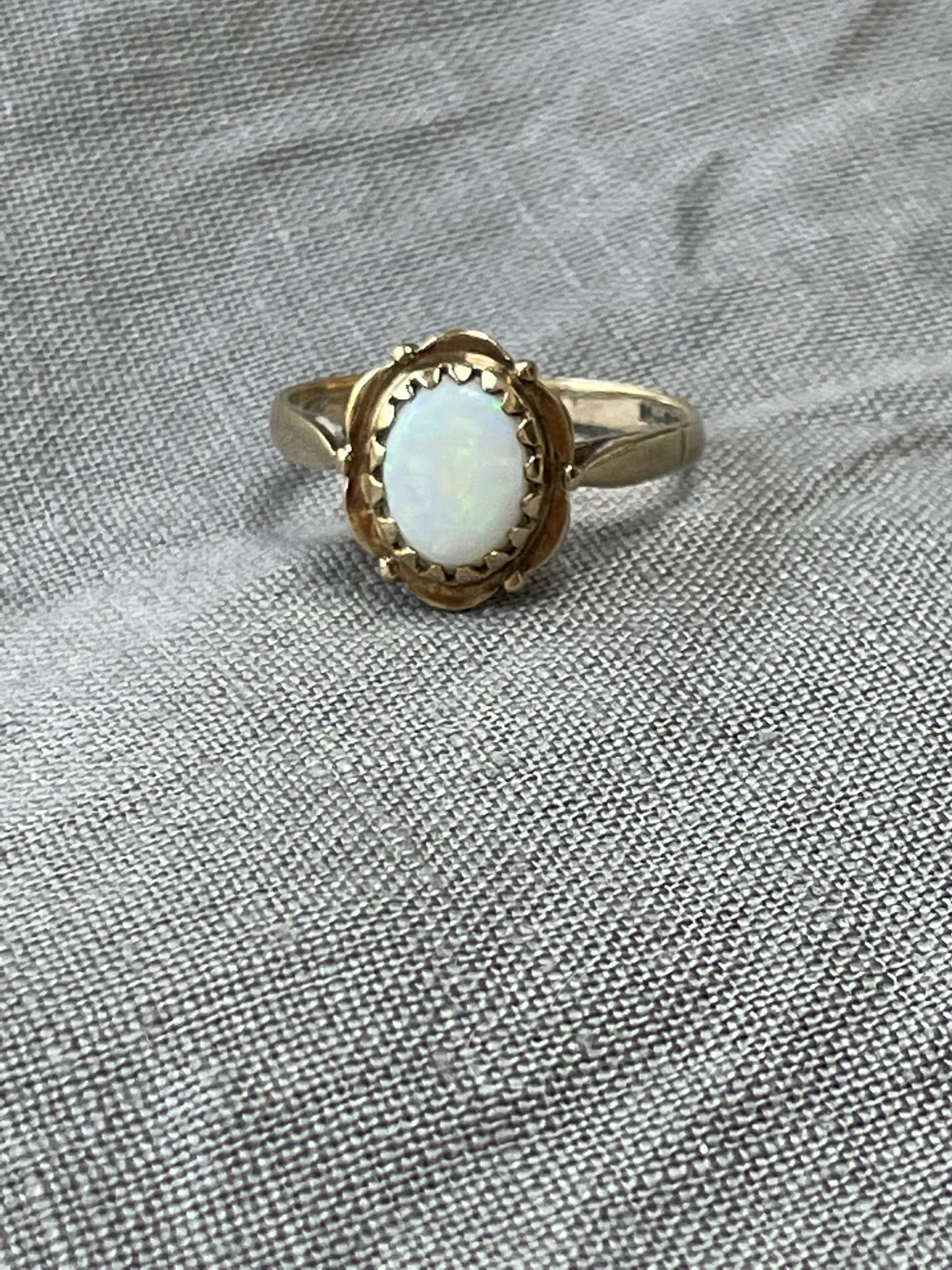 1986 9 carat solid yellow gold with opal - The Goldfinch Collection