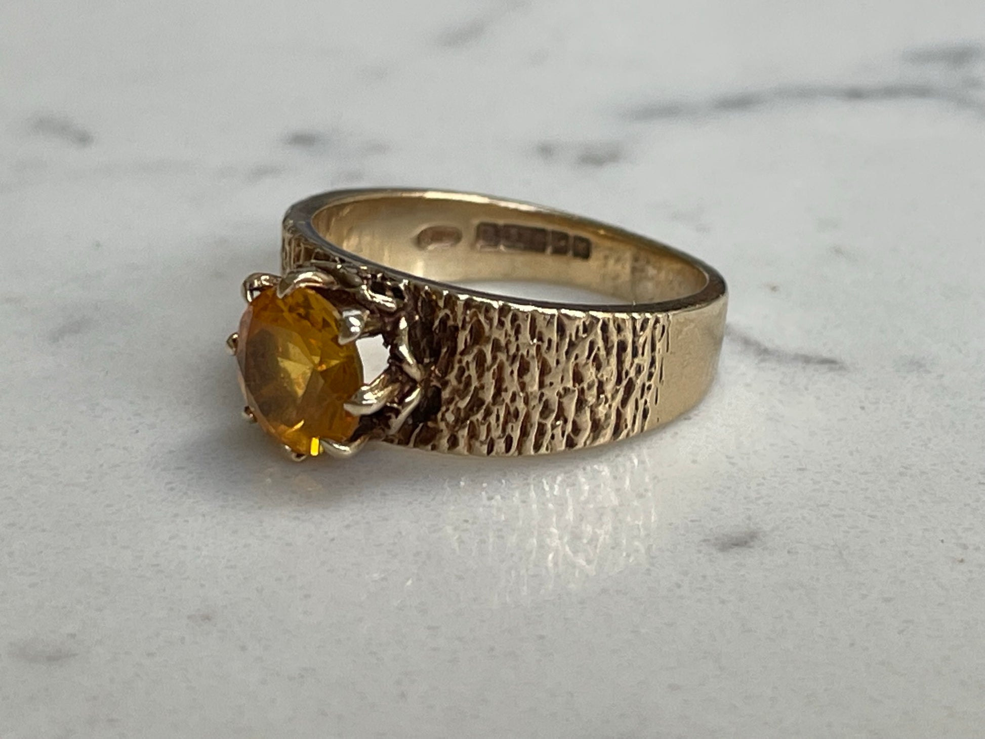 1970s 9ct yellow gold ring with citrine centrepiece - The Goldfinch Collection