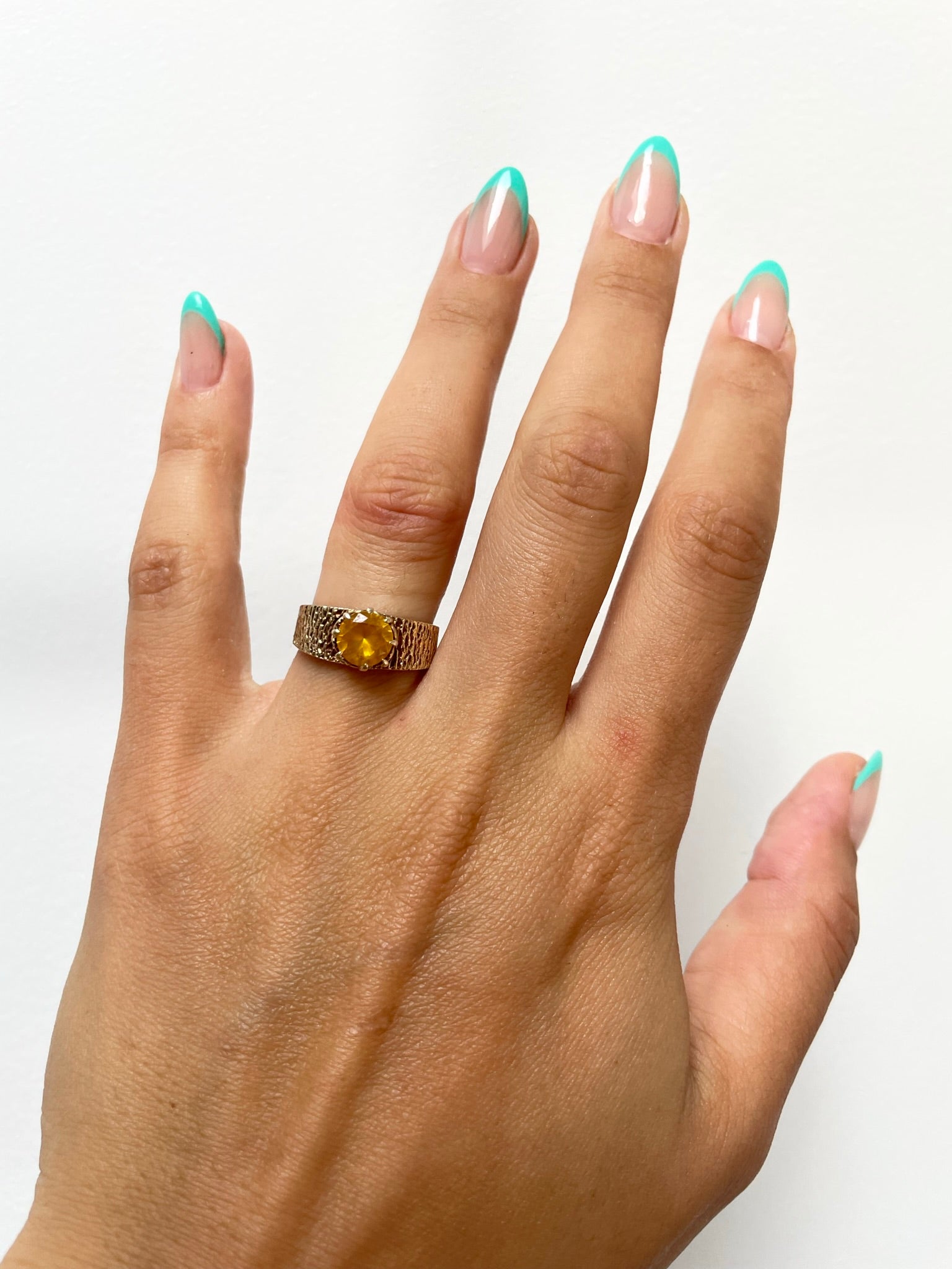 1970s 9ct yellow gold ring with citrine centrepiece - The Goldfinch Collection