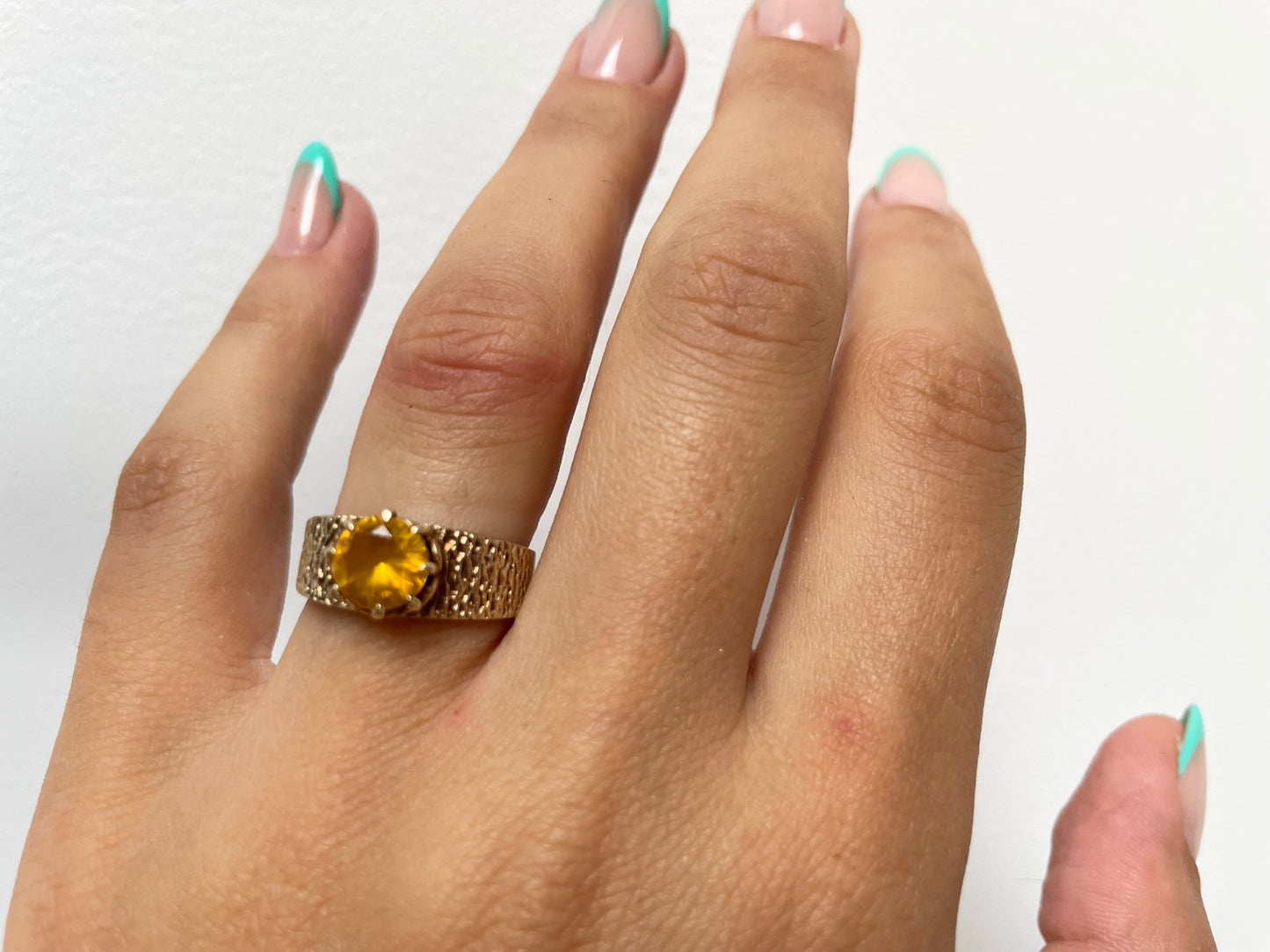 1970s 9ct yellow gold ring with citrine centrepiece - The Goldfinch Collection