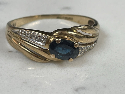 1970s 9ct solid gold ring with sapphire and diamonds - The Goldfinch Collection