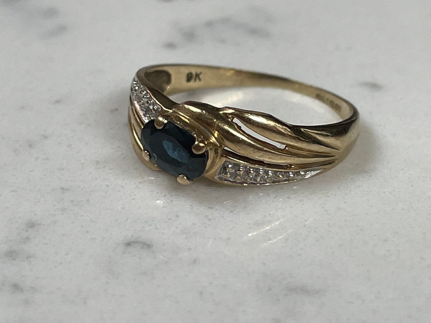 1970s 9ct solid gold ring with sapphire and diamonds - The Goldfinch Collection