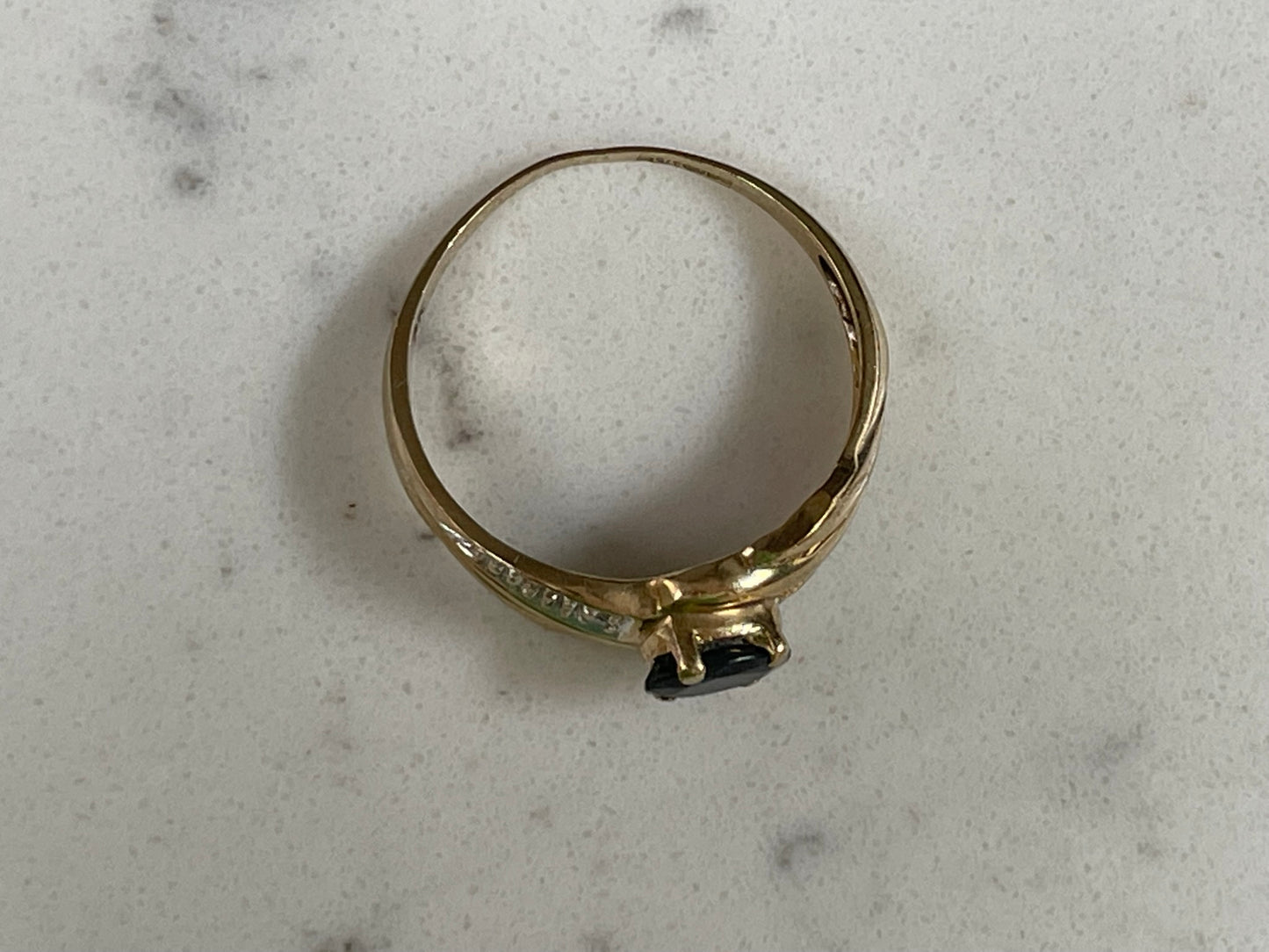 1970s 9ct solid gold ring with sapphire and diamonds - The Goldfinch Collection