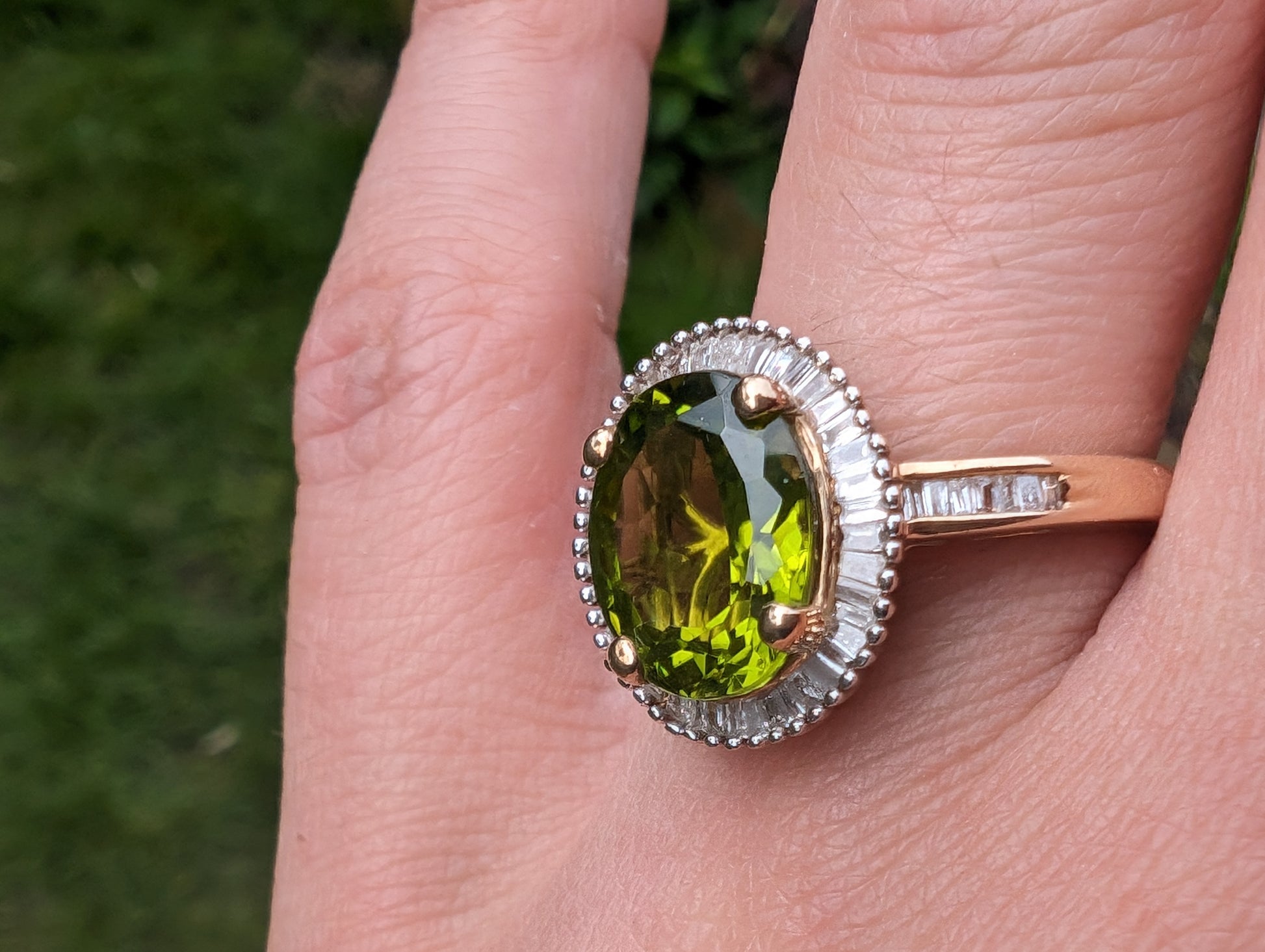 9ct gold ring with peridot ring - The Goldfinch Collection