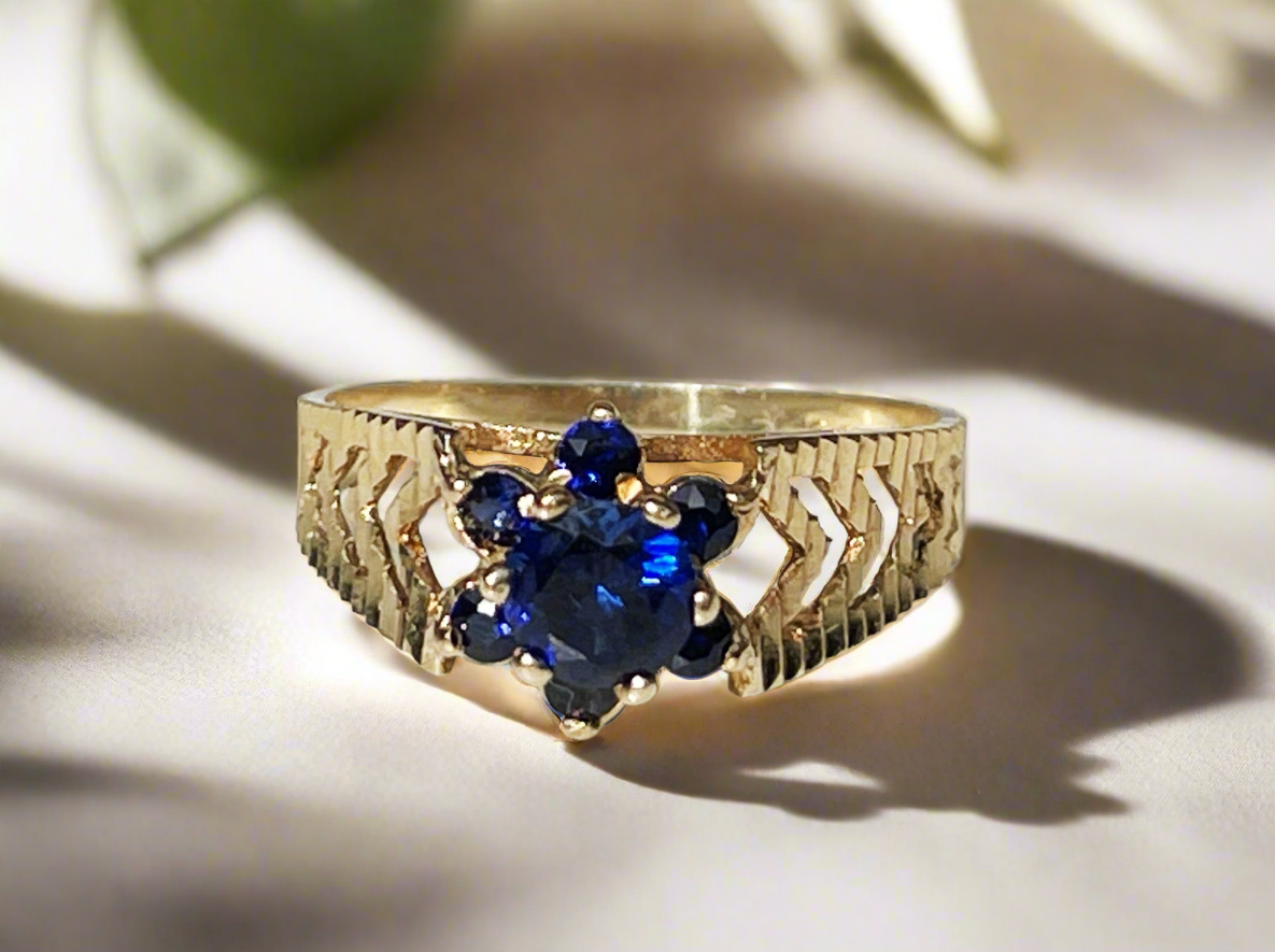 9ct gold ring with floral sapphire