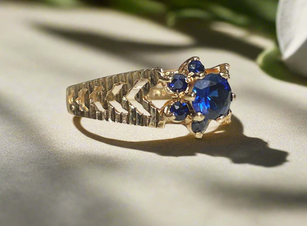 9ct gold ring with floral sapphire