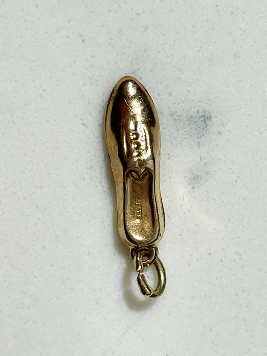 Shoe charm pendant in 9ct yellow gold - The Goldfinch Collection