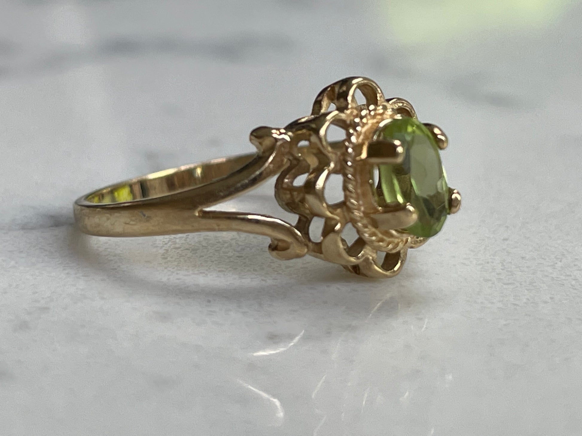 9ct yellow gold oval peridot ring - The Goldfinch Collection