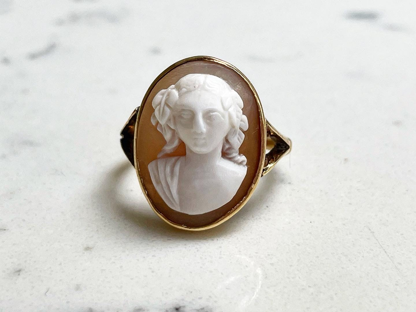 18ct Victorian cameo ring - The Goldfinch Collection