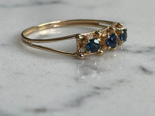 9ct gold ring with sapphires - The Goldfinch Collection