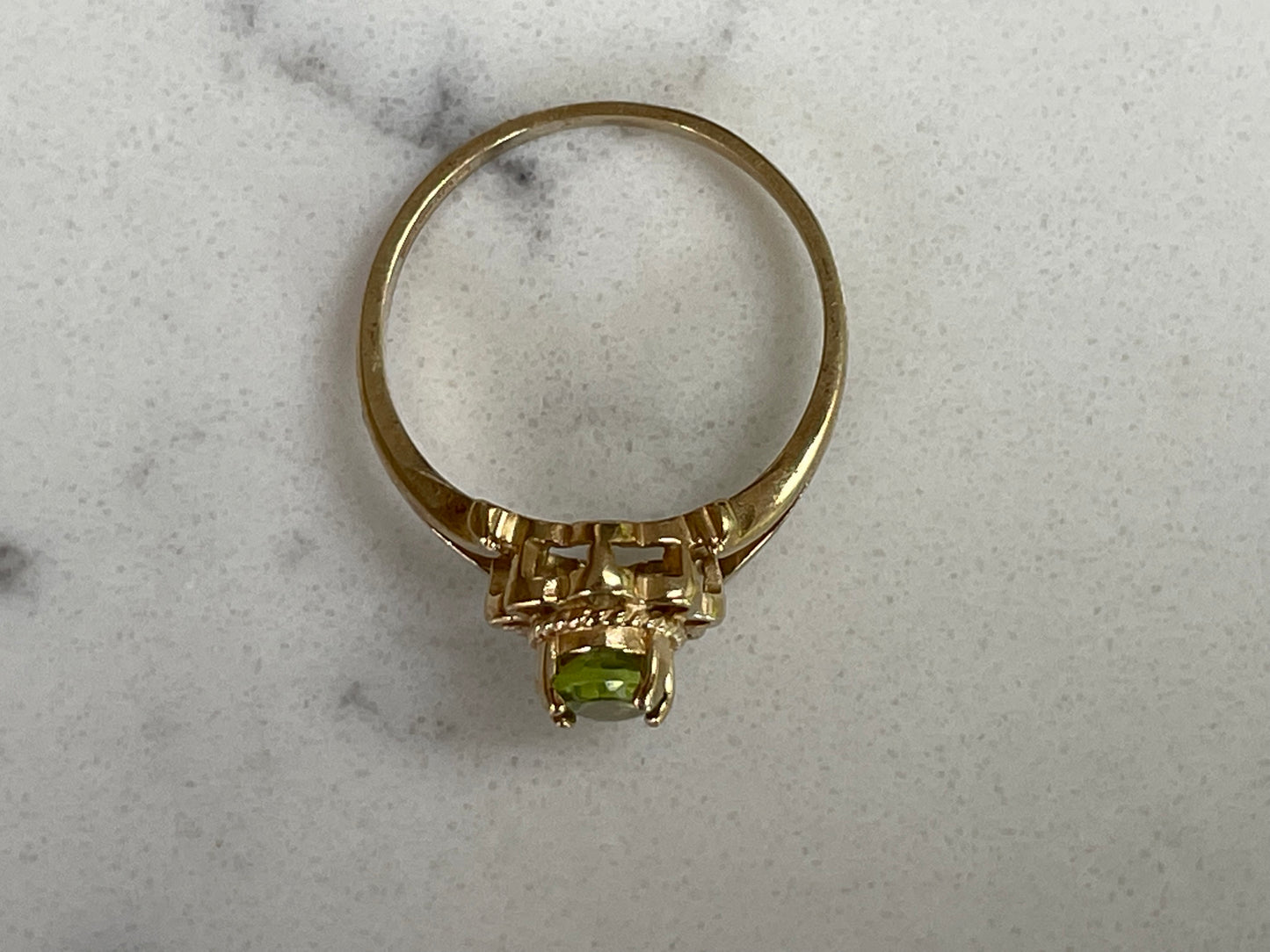 9ct yellow gold oval peridot ring - The Goldfinch Collection