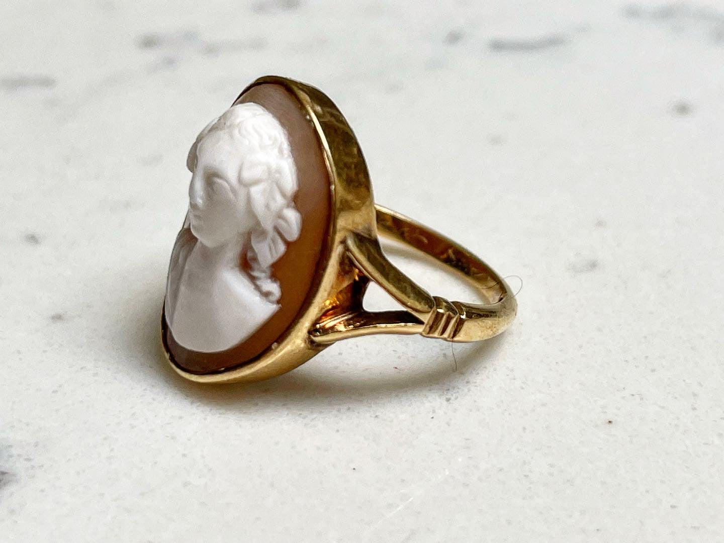 18ct Victorian cameo ring - The Goldfinch Collection