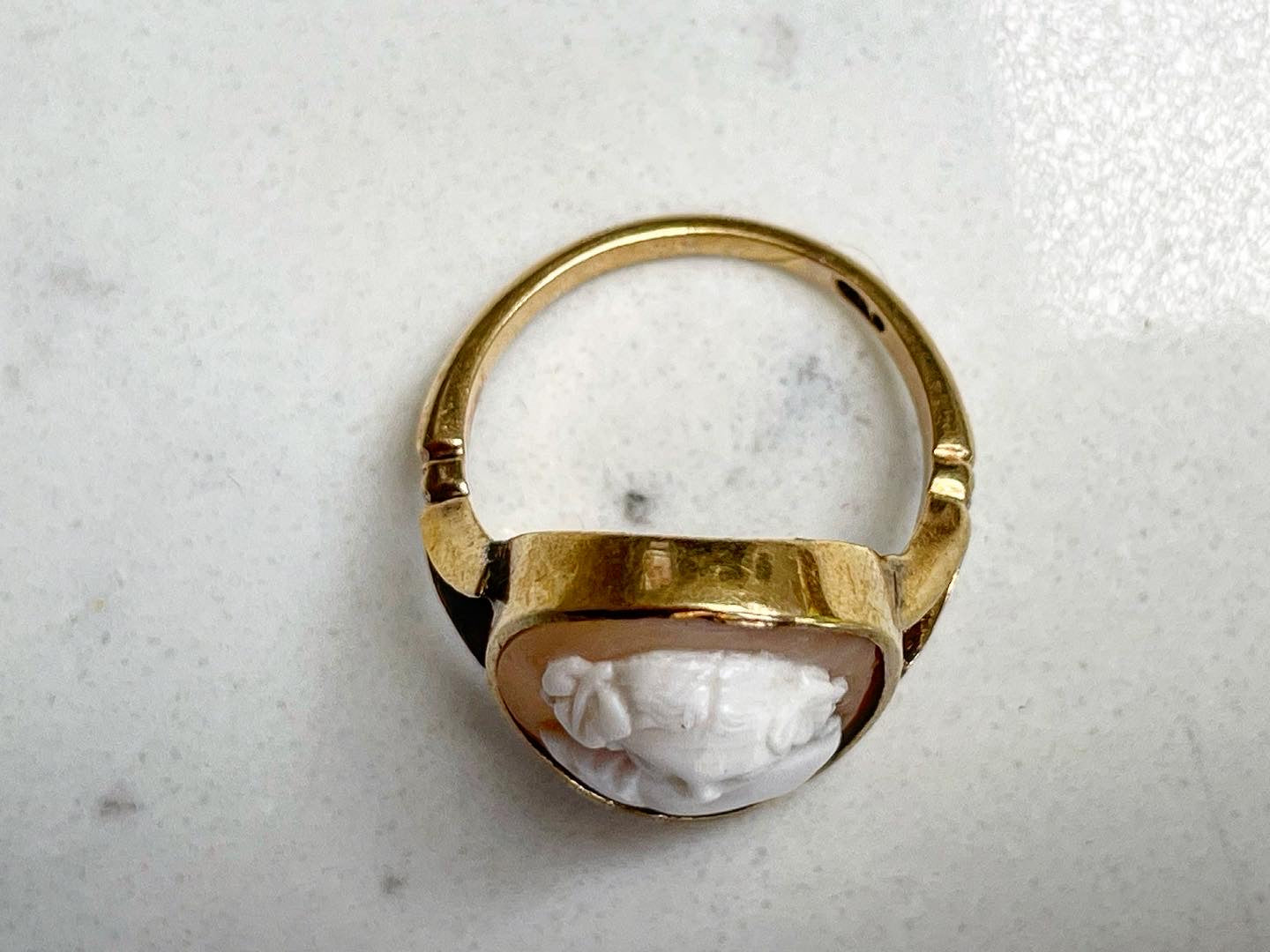 18ct Victorian cameo ring - The Goldfinch Collection