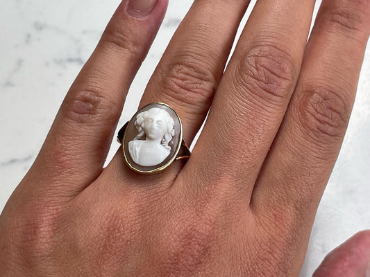 18ct Victorian cameo ring - The Goldfinch Collection