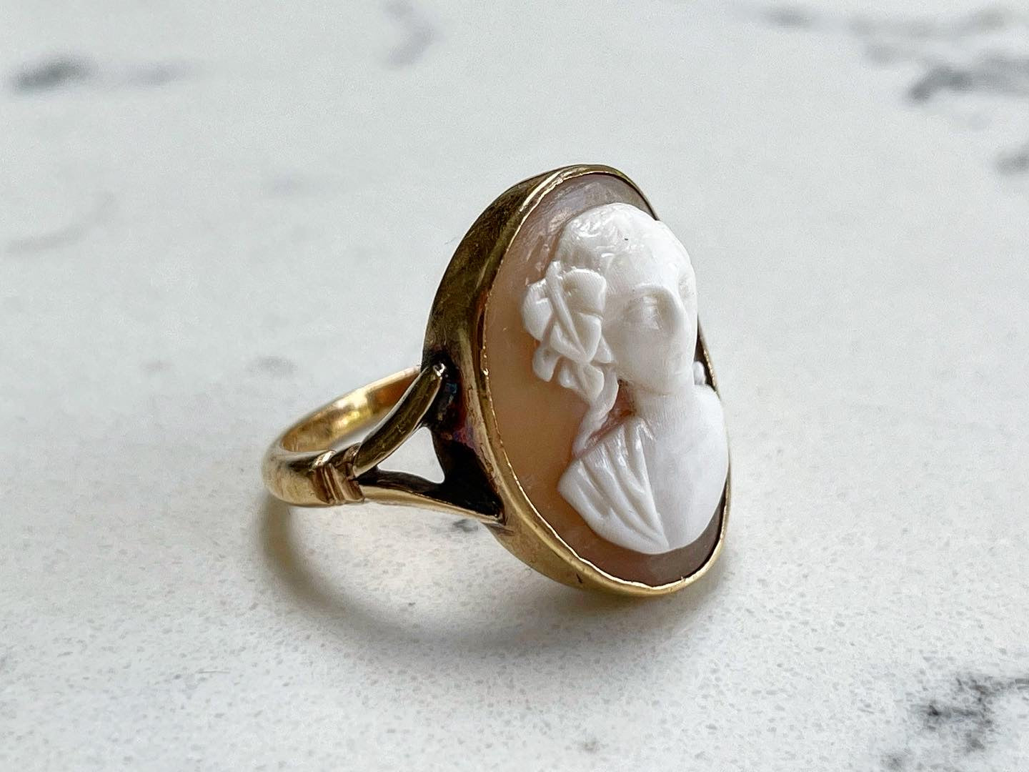 18ct Victorian cameo ring - The Goldfinch Collection