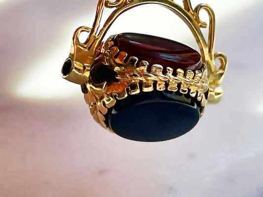 9ct Gold Spinner Pendant - The Goldfinch Collection