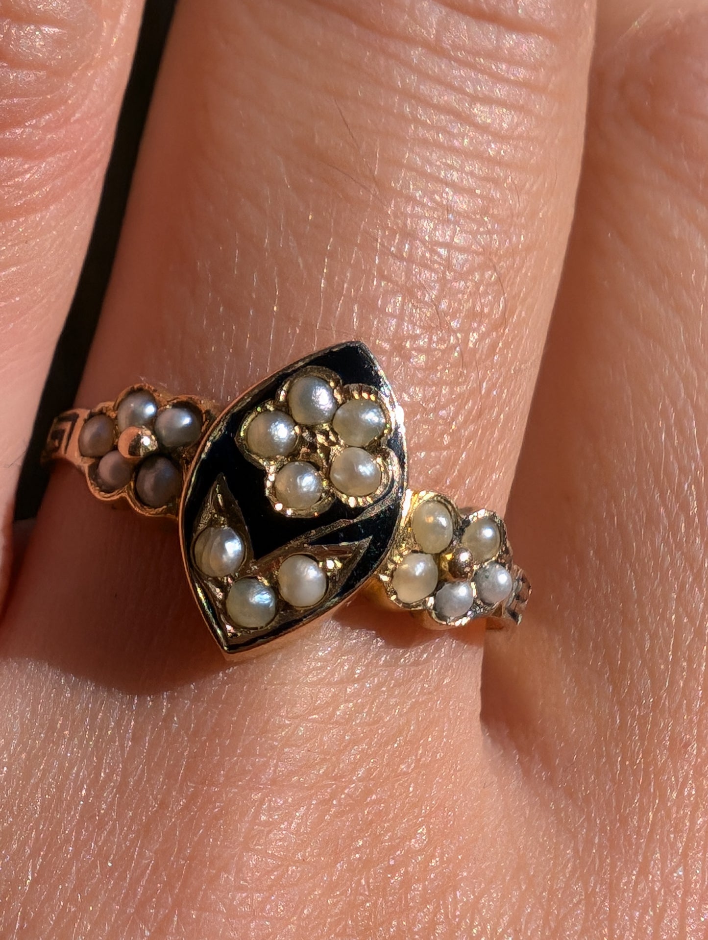 15ct yellow gold Victorian seed pearl ring